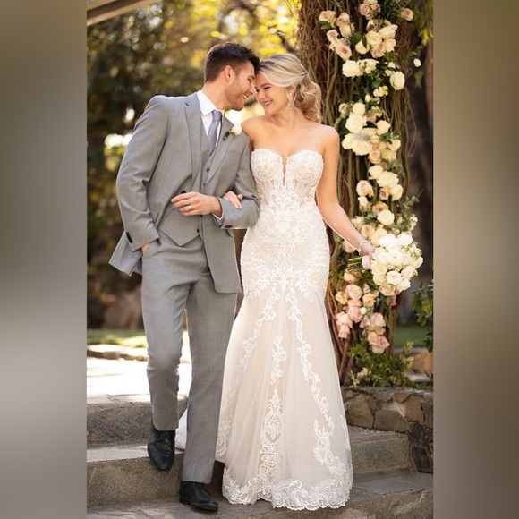 Essence of Australia wedding dress. Style number: D2819 - Picture 1 of 4